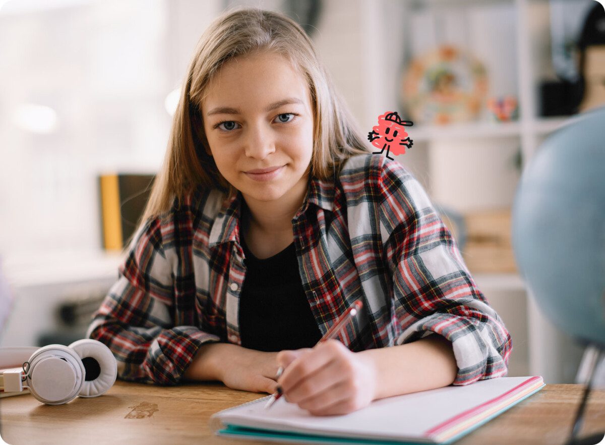 Adolescente qui fait ses devoirs
