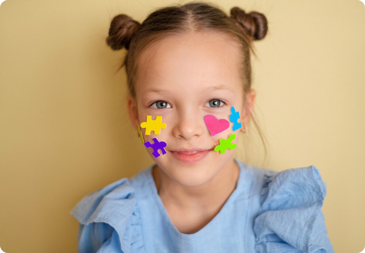 Petite fille qui apprend à travers le jeu grâce à des ateliers ludiques de graphothérapie